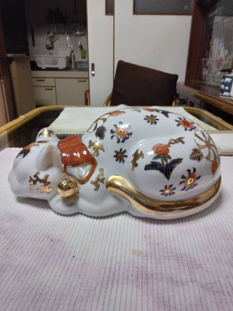 【極美品/大サイズ】伊万里焼 眠り猫　レア物　骨董　早いもの勝ち