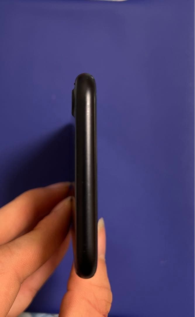 Apple iPhone 7 ブラックバッテリー状態100%