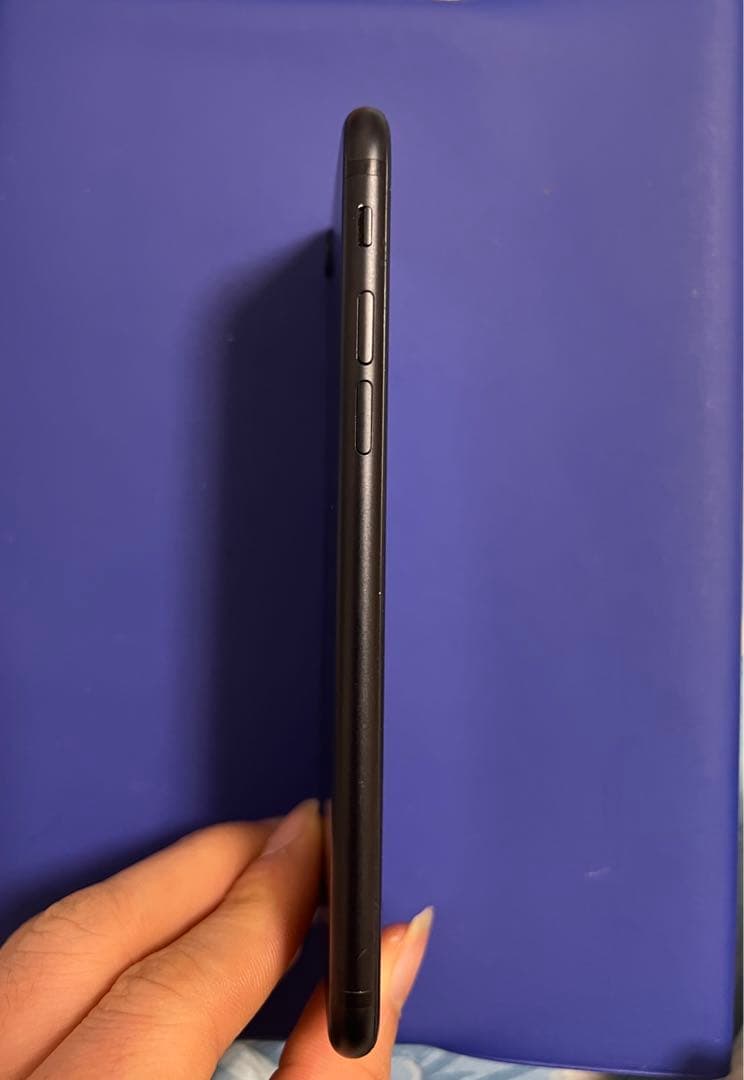 Apple iPhone 7 ブラックバッテリー状態100%