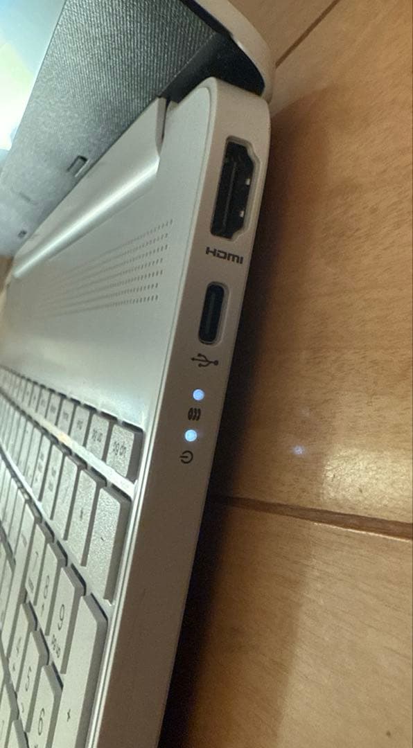 HP Laptop 15s-eq1xxx ノートパソコン　ホワイト