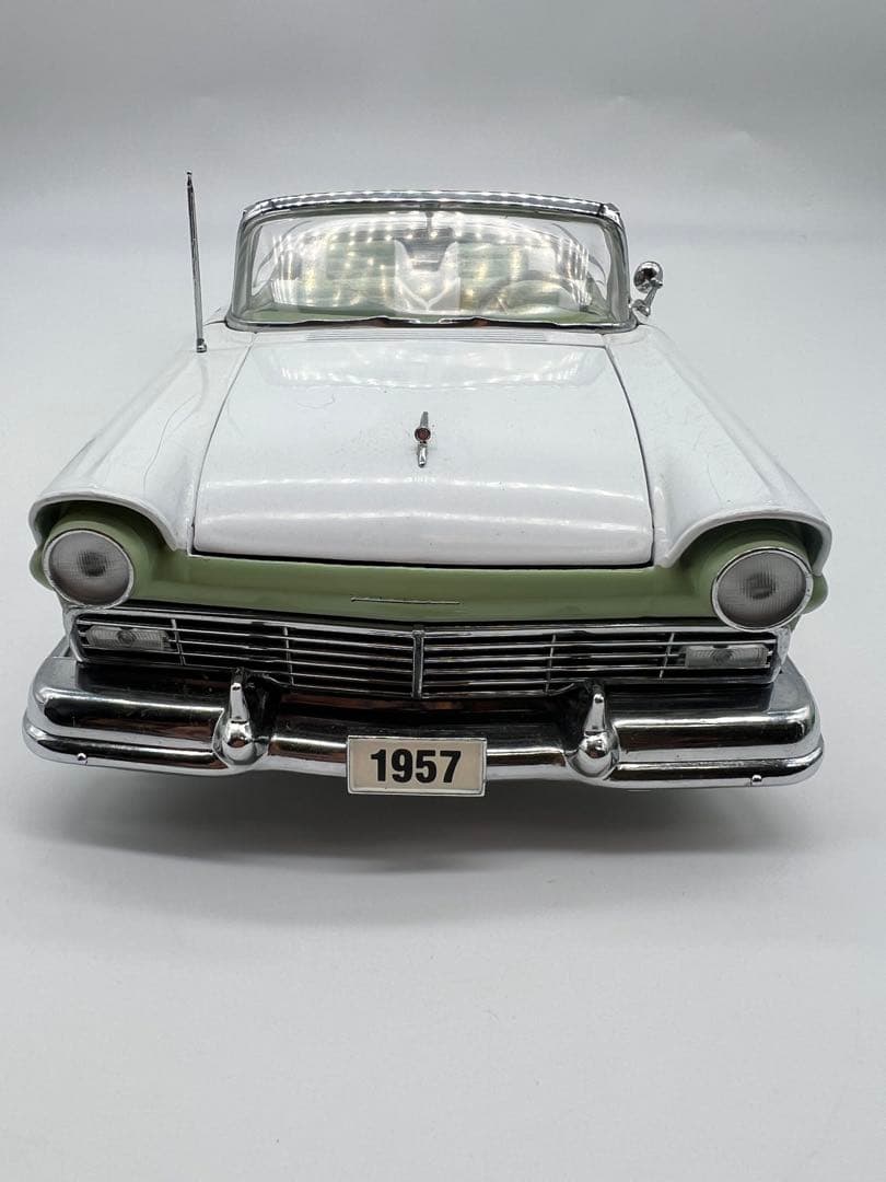 No5ミニカー1/18箱ありSun Star Ford 57 Sky liner