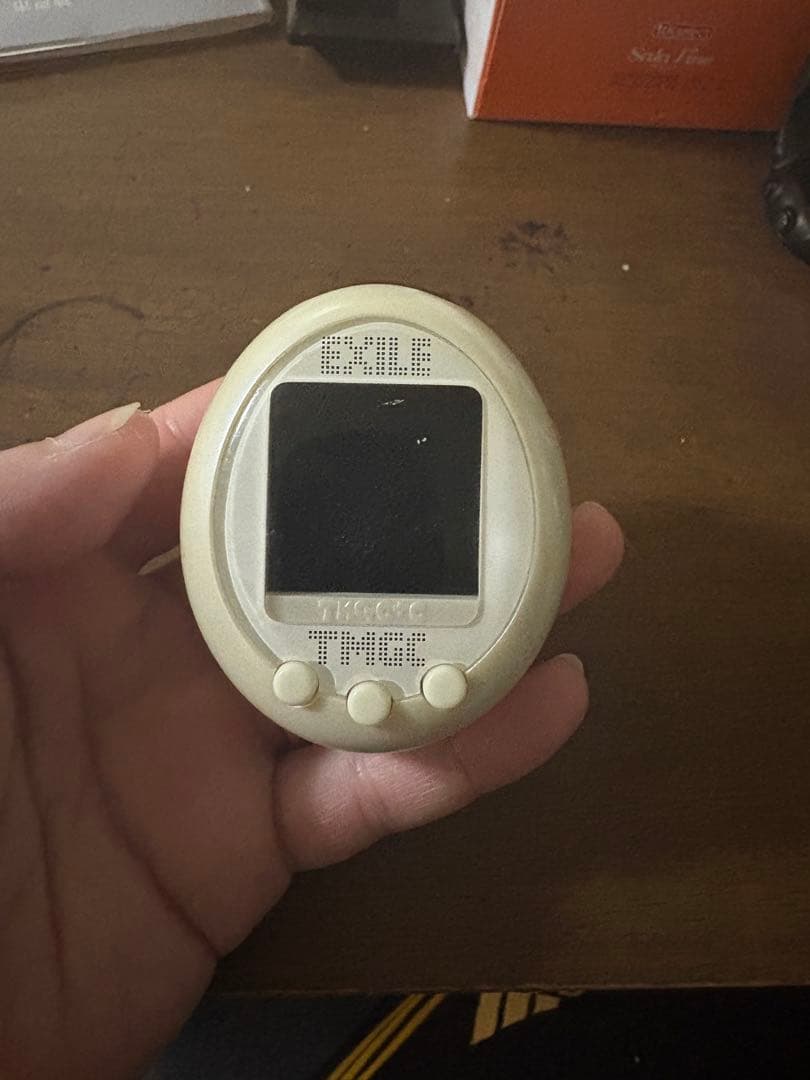 Tamagotchi デジタルペット クリーム色　EXILEコラボ
