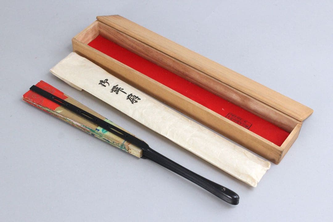 No4593 京都十松屋福井謹製　妻朱金地草花流水文　舞扇　木箱付　送料無料