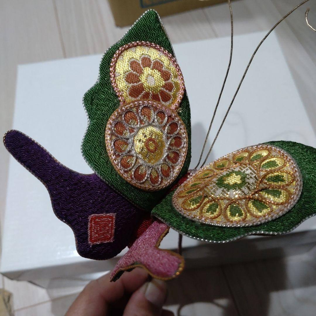 ハンドメイド　蝶と花の刺繍装飾セット