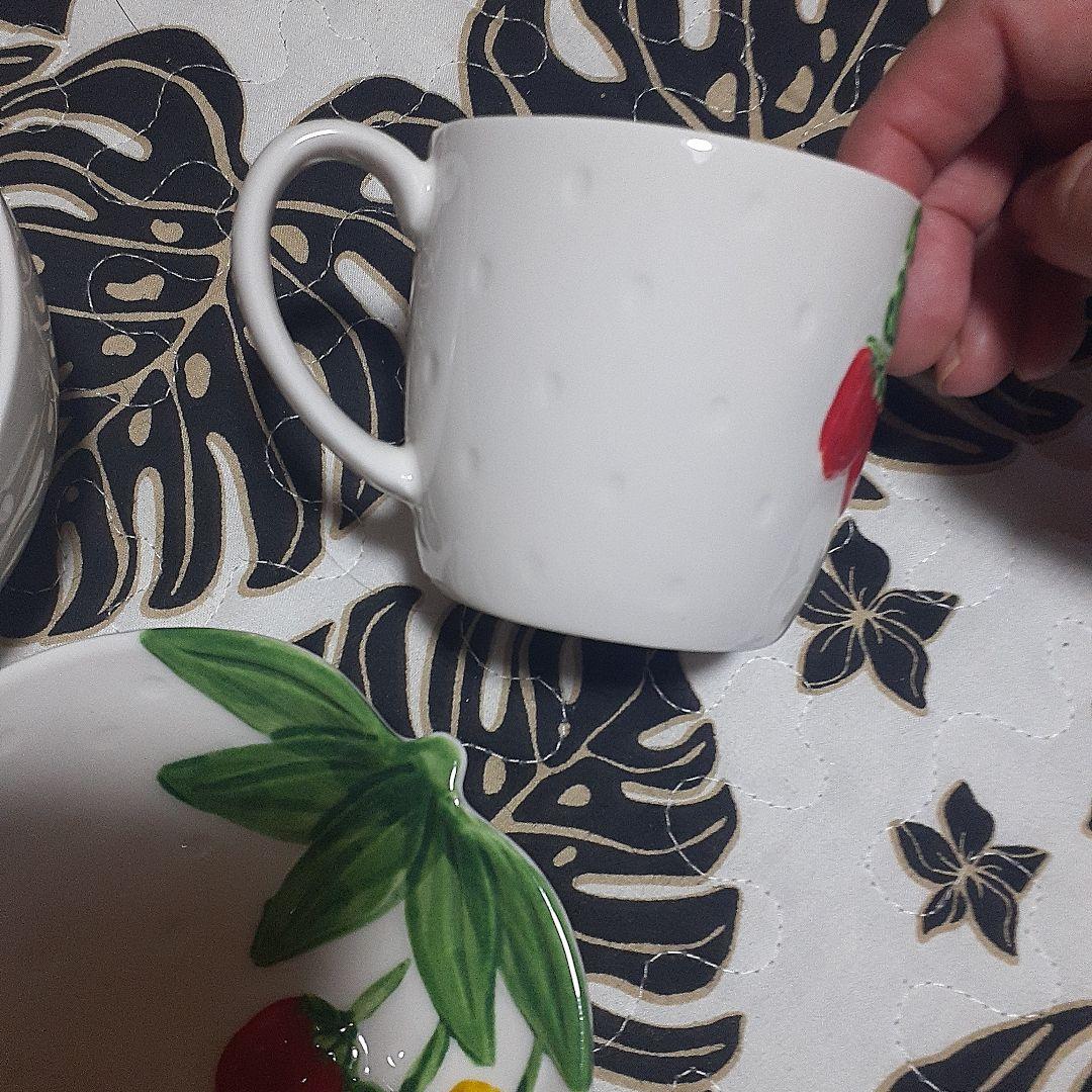 新品、イチゴデザイン陶器食器セット