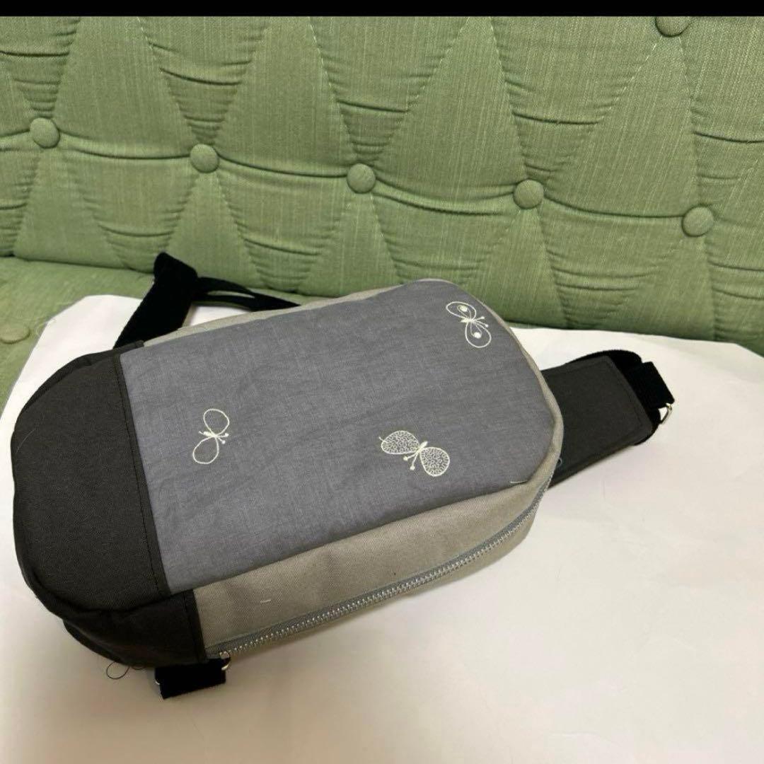 ミナペルホネン　ハンドメイド　BOXタイプボディバッグ　chouchoグレー