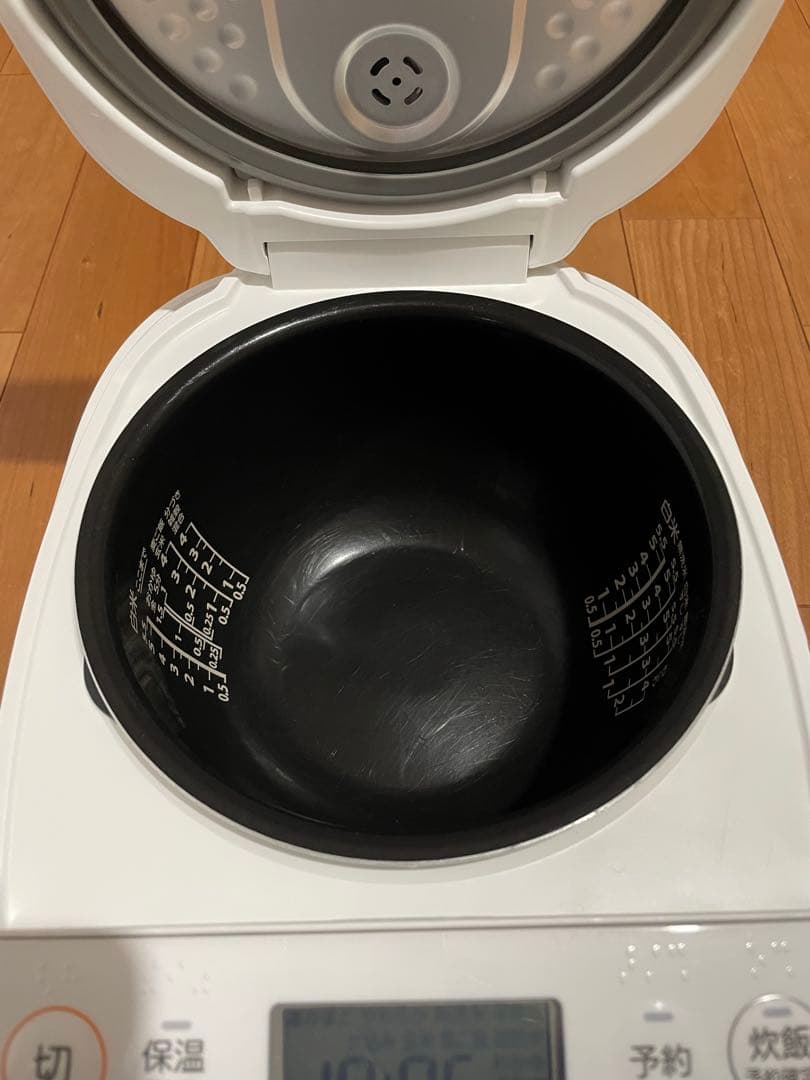 TOSHIBA 東芝　IHジャー炊飯器　RC-10HR ホワイト　24年製
