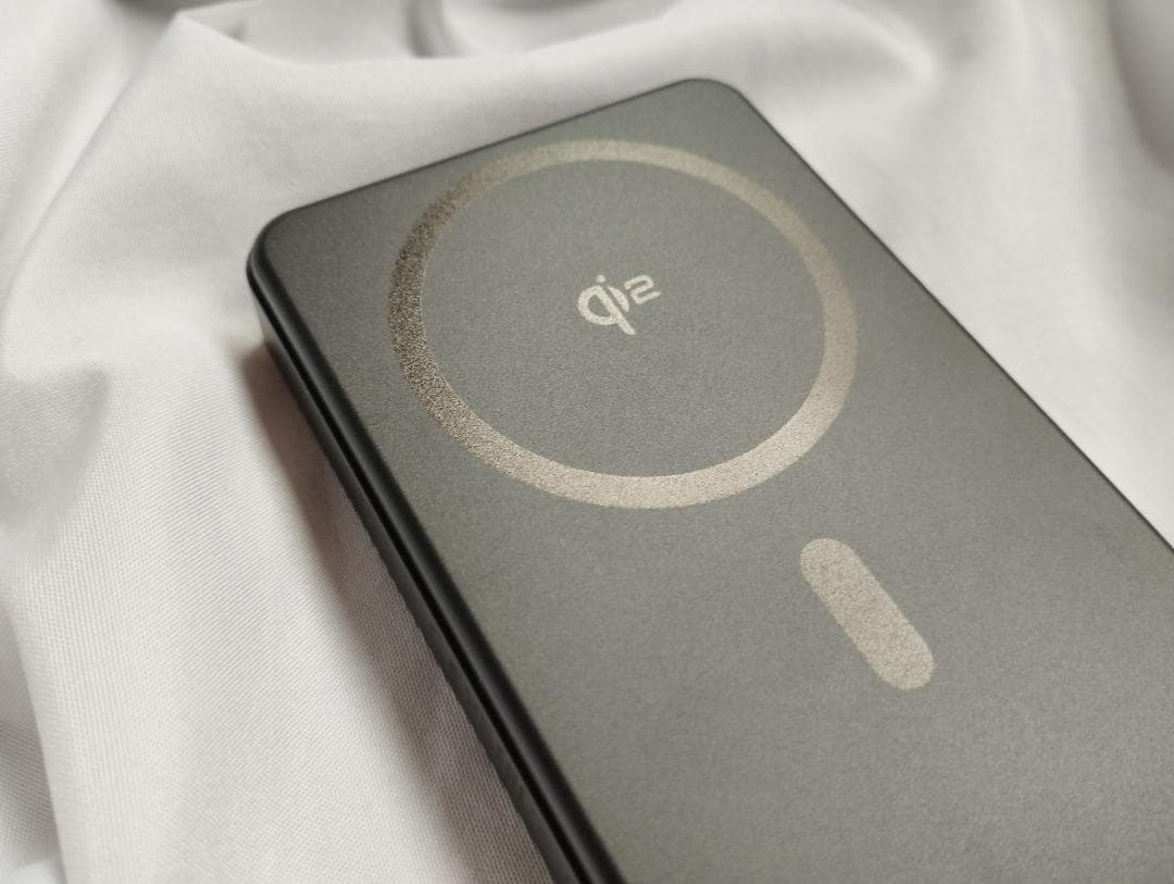 ワイヤレス　バッテリー　10000mAh　新規格 Qi2　急速充電　PSE認証