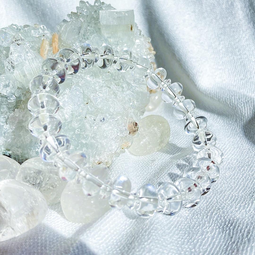【素肌に溶け込む、氷のような透明感】水晶 天然石ブレスレット