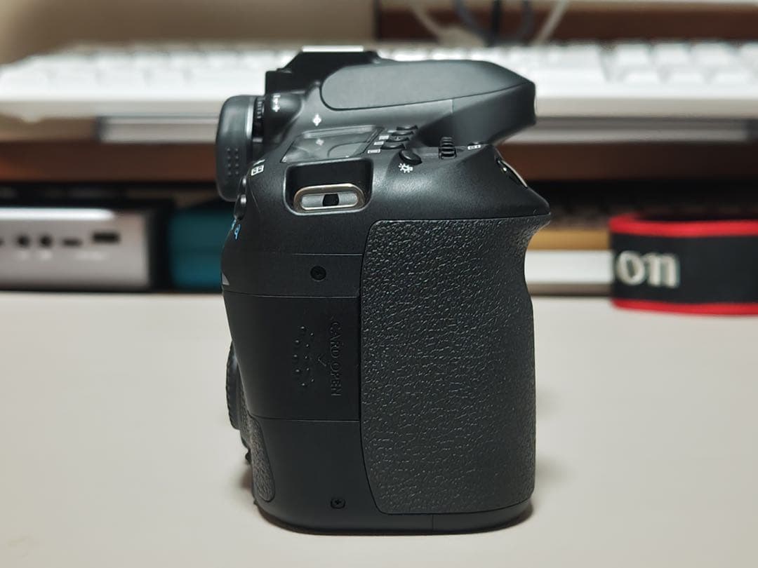 【レンズ付き】Canon EOS 80D デジタル一眼レフカメラ