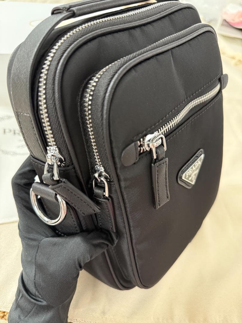 極美品 DI！OR！メンズショルダーバッグブラック/アイボリー~~