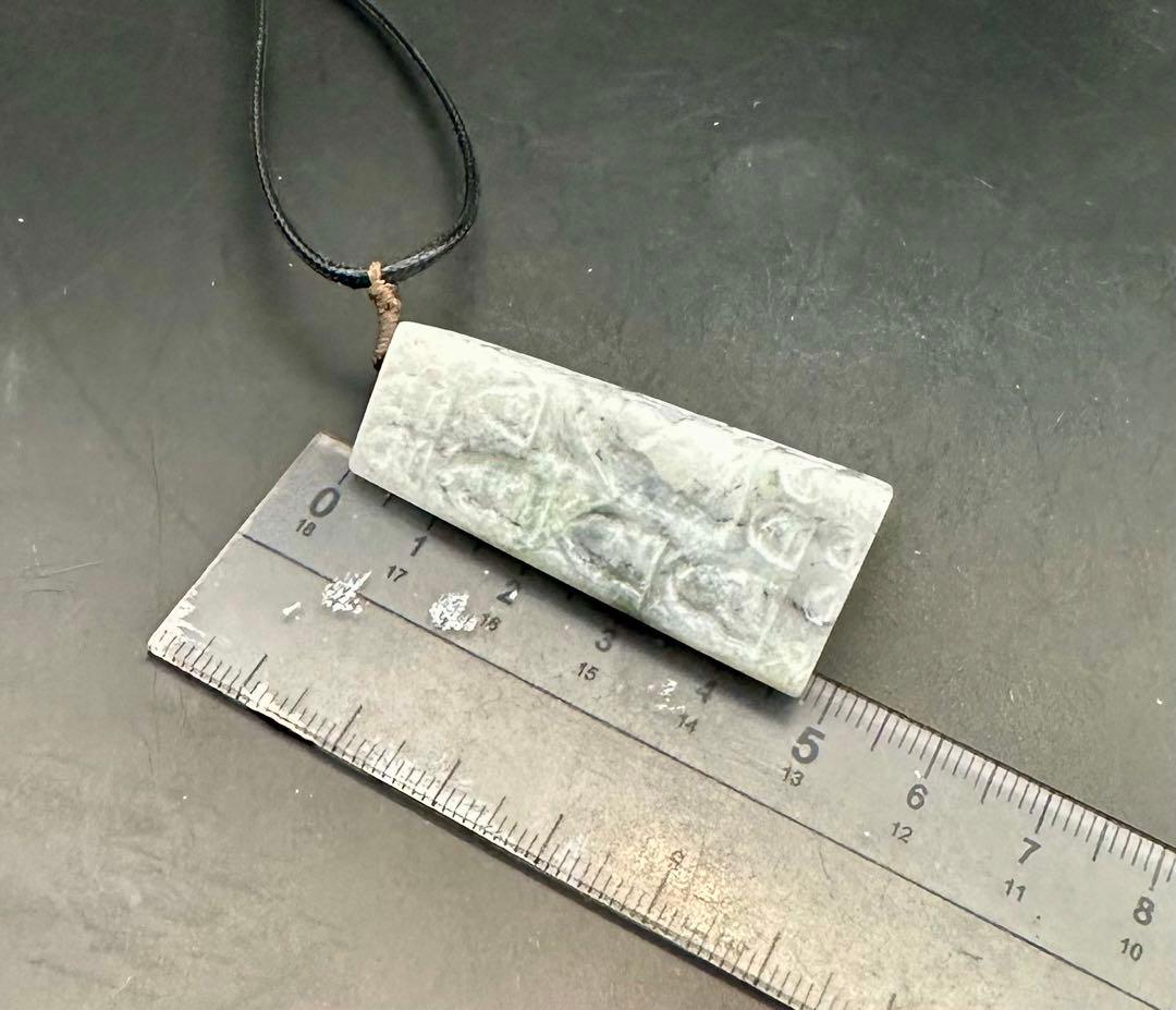 翡翠の仏像ペンダントネックレス