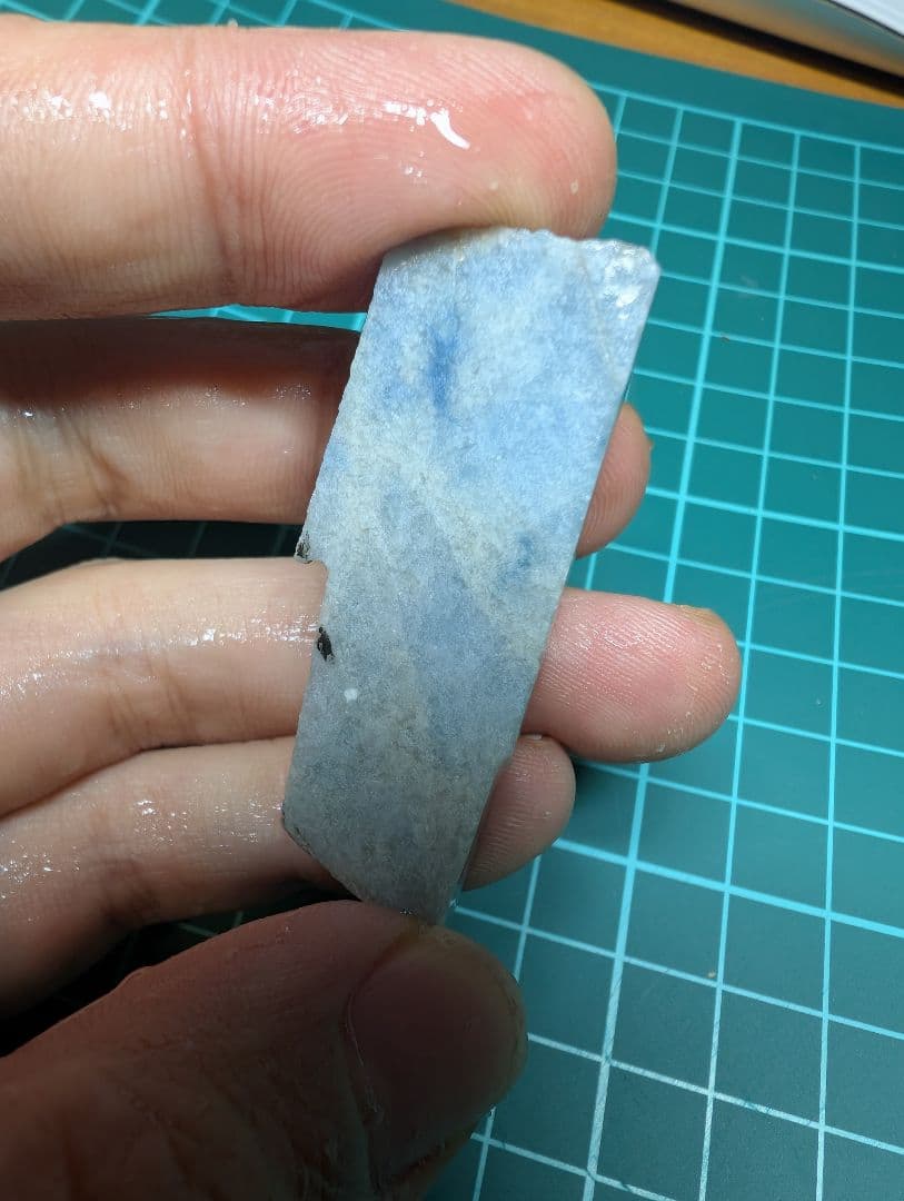 糸魚川翡翠　コン沢　小滝　青翡翠　加工用　丸玉やペンダント等に