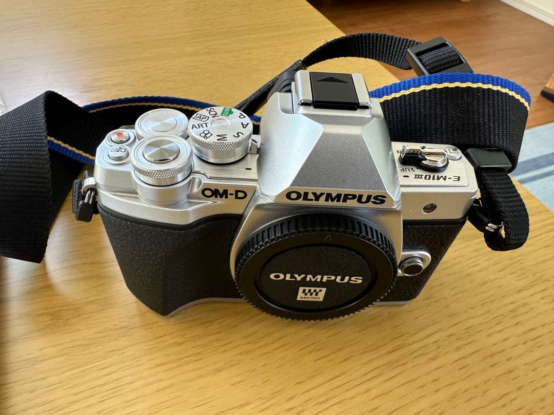 美品 OLYMPUS E-M10 Mark IIⅠ本体とレンズセット オリンパス