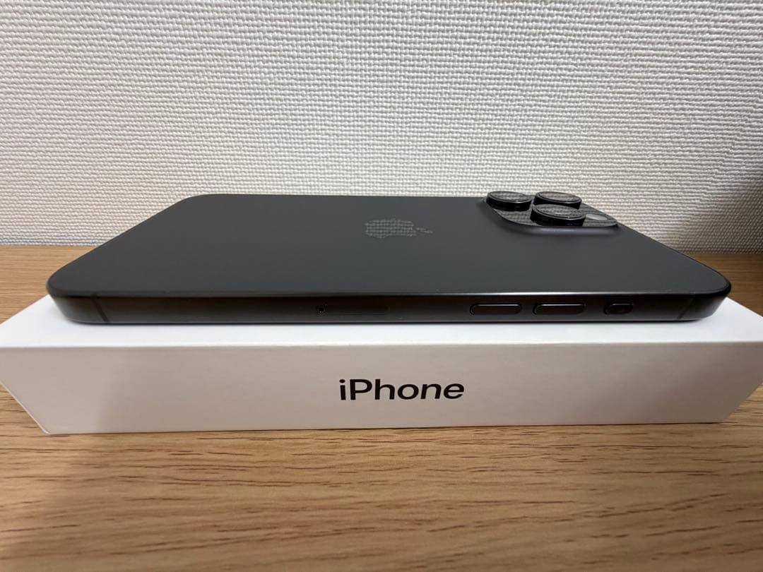 美品 iPhone 15 Pro Max 256GB ブラックチタニウム