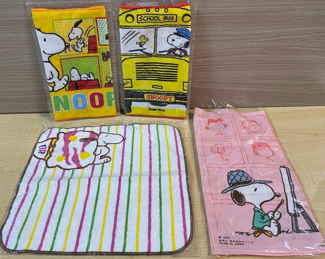 ロメ　スヌーピーまとめ売りひざ掛け＆グラス＆タオル＆ボウル＆靴下＆バッグハンカチ