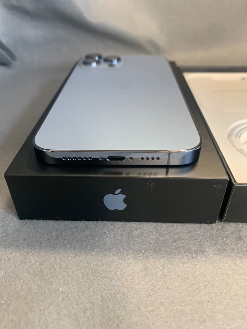 超美品　国内版　SIMフリー　iPhone13 Pro Max 256GB