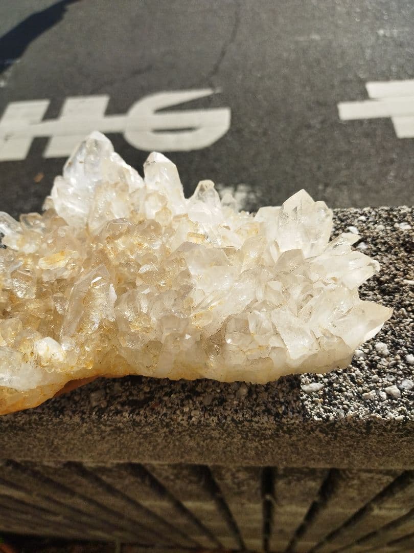 水晶　原石/ 2.19kg/大きい