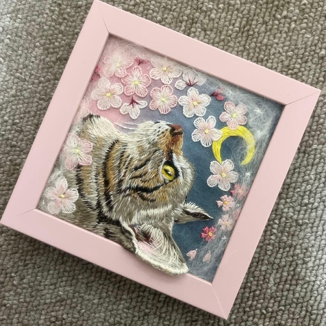 ポ*ン様 ハンドメイド刺繍フレーム　夜桜とキジトラ
