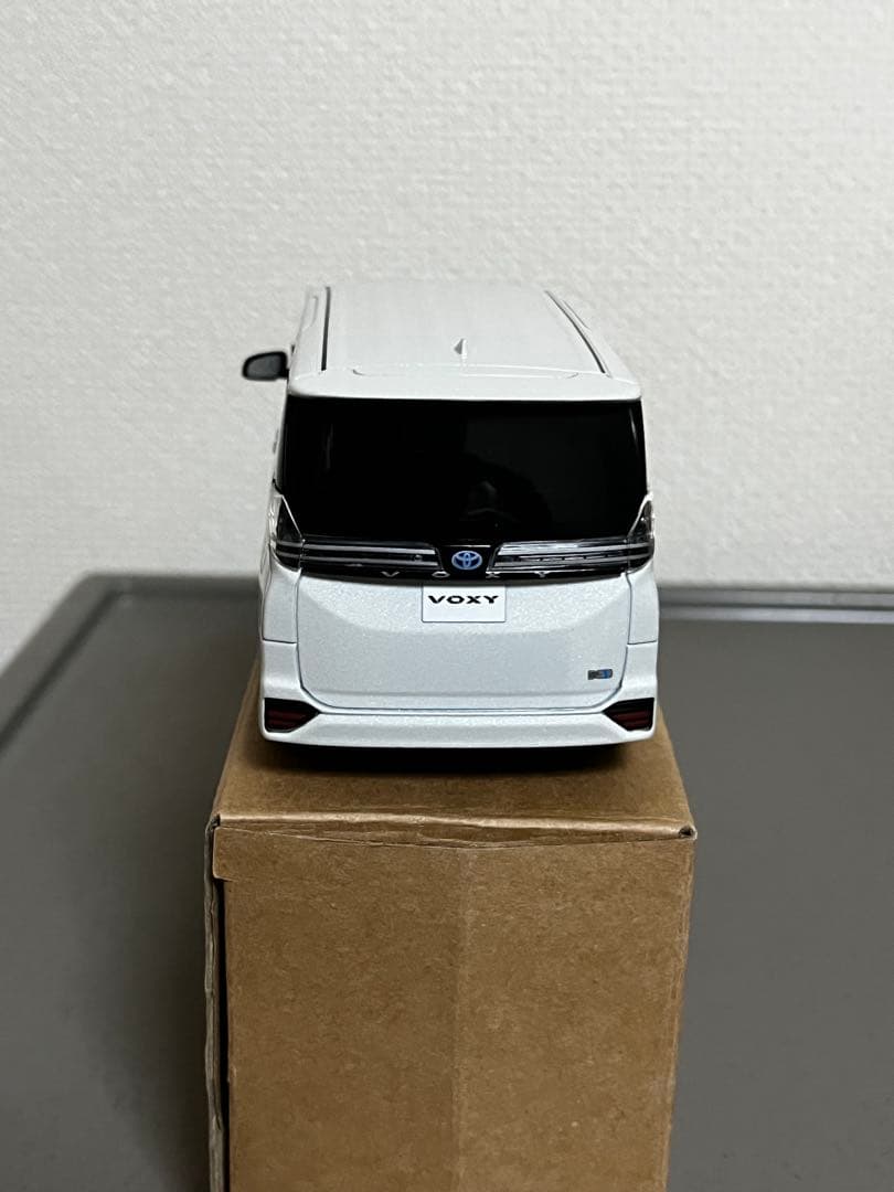トヨタ Voxy 1/30スケールミニカー