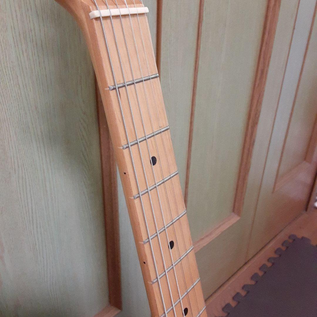 フォトジェニック　ブラック エレキギター　ストラト