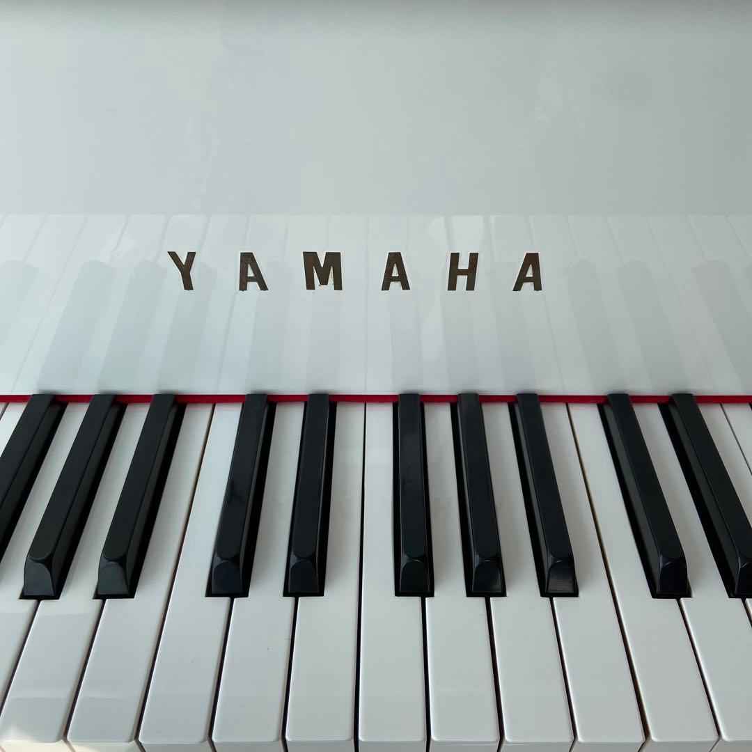 お値下げしましたYAMAHAグランドピアノホワイト88鍵盤　防音パネル付き