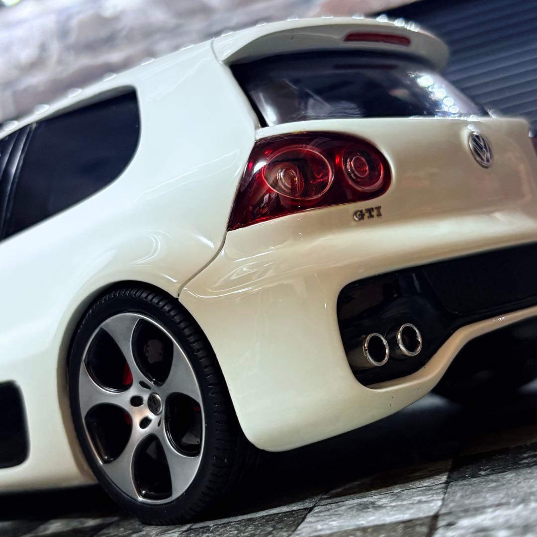 1/18 OttO Mobile フォルクスワーゲン ゴルフ GTI W12