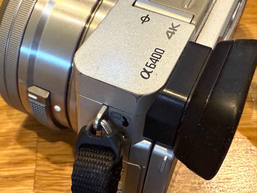 SONY α6400 ミラーレスカメラ 本体　シルバー　ソニー　一眼レフ