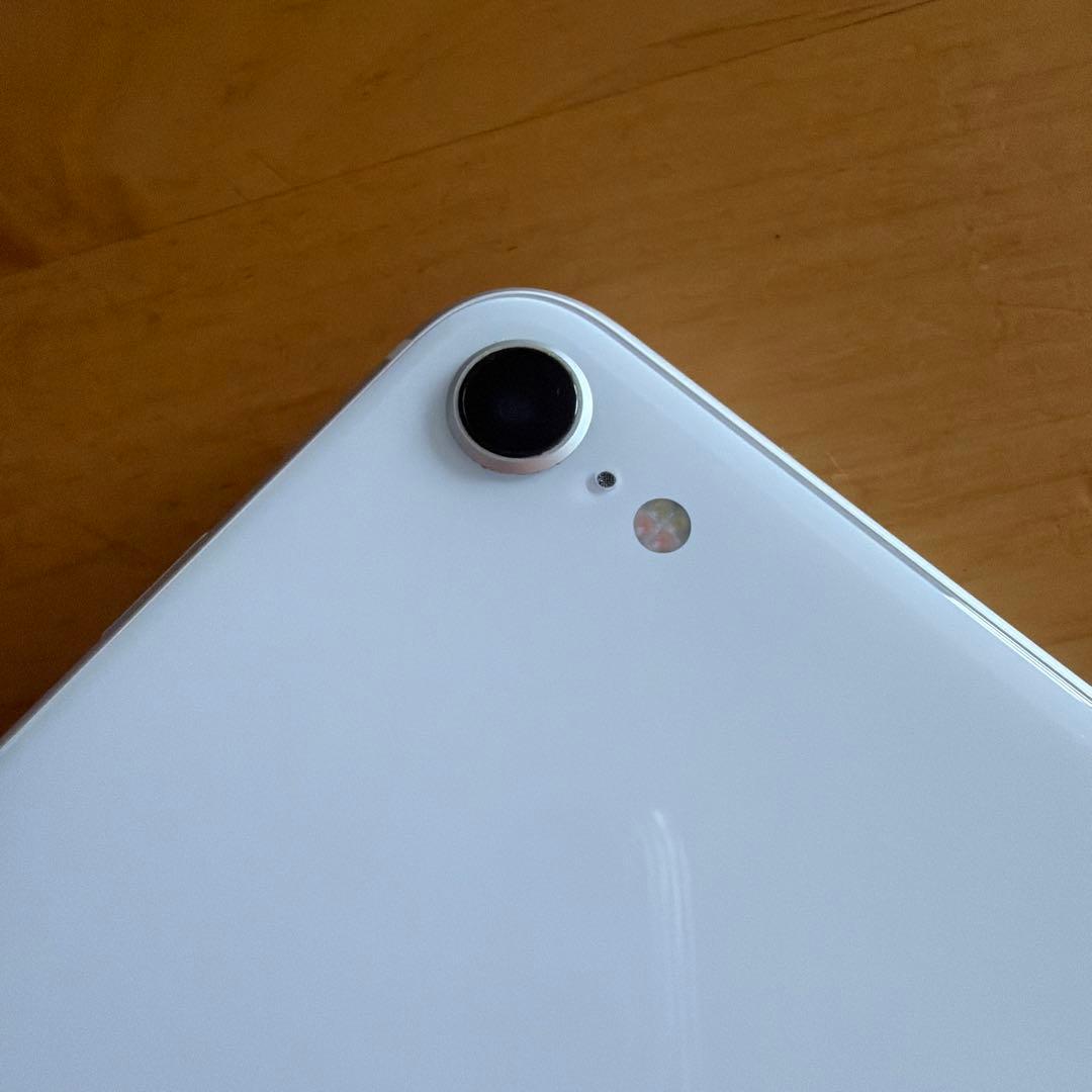 ⭐︎美品⭐︎iPhoneSE 第二世代　本体　バッテリー最大容量88% 白　sim無