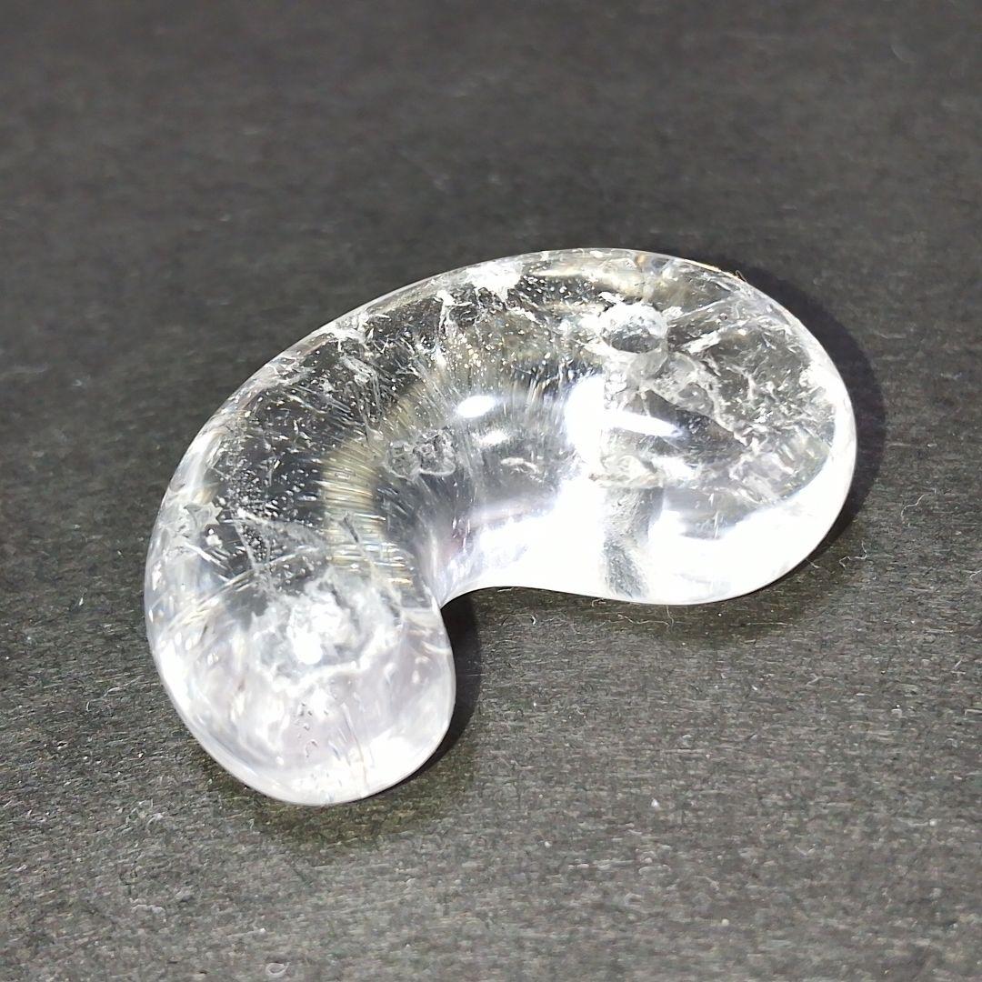 【勾玉】 天然水晶／クォーツ 19.5g