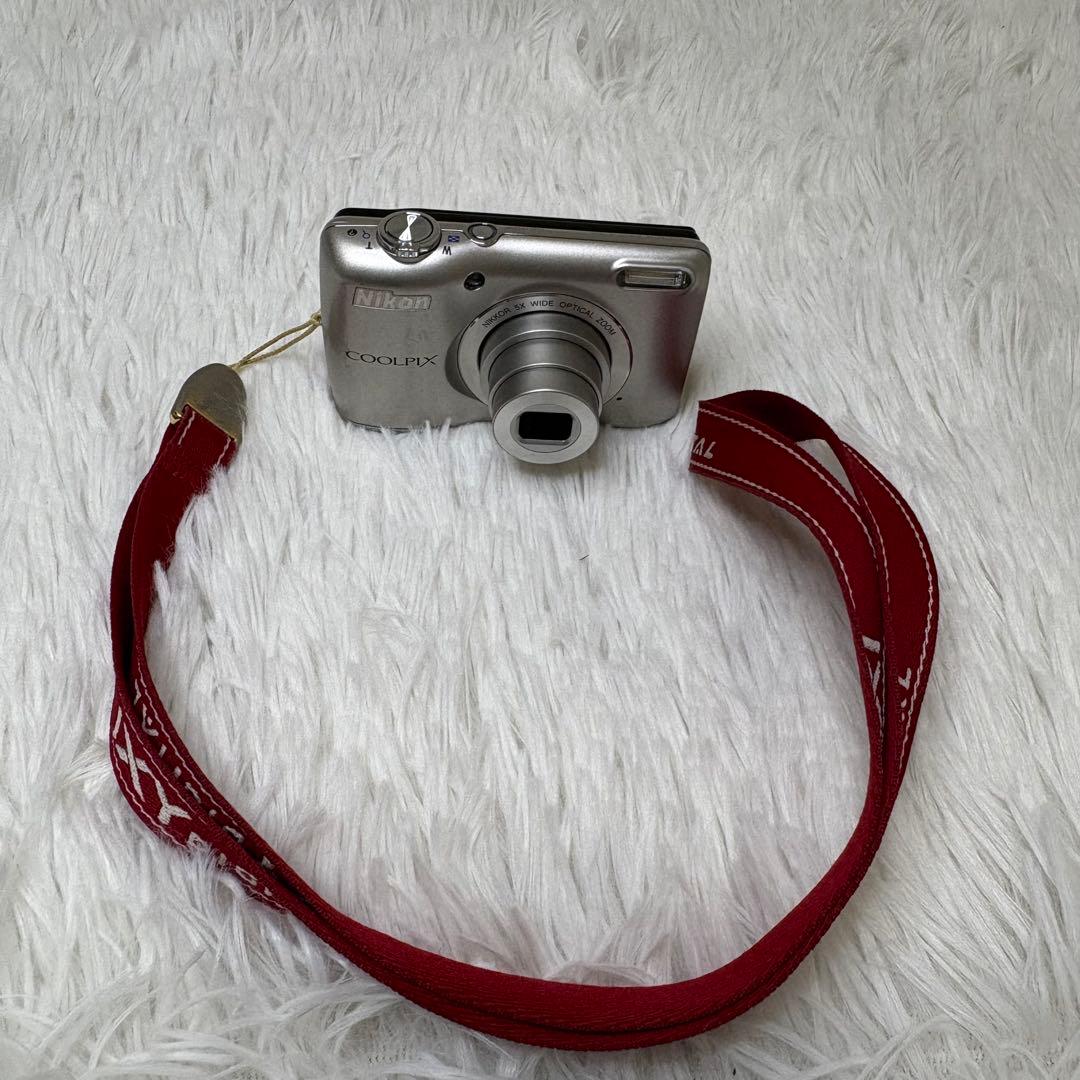 Nikon カメラ　COOLPIX L26 シルバー　単三電池　コンデジ　動作品