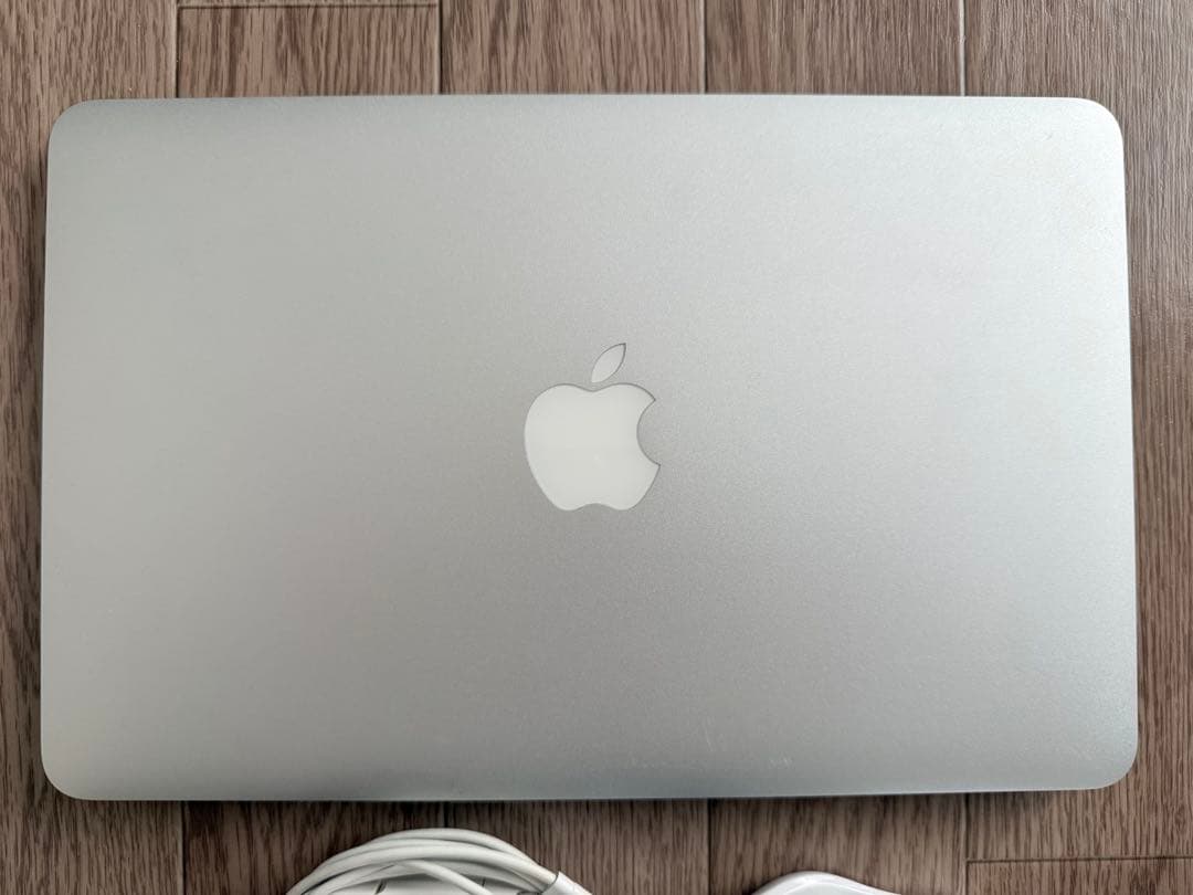 美品　Apple MacBook Air シルバー 充電器