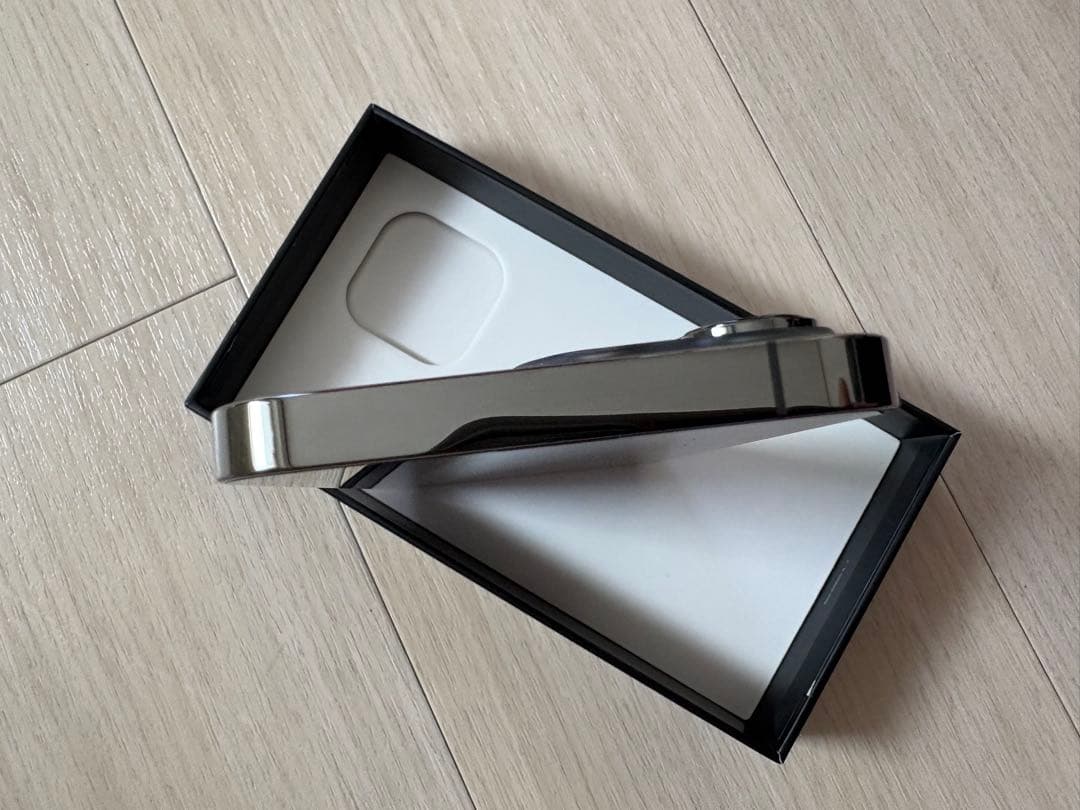 iPhone 13 pro 100% バッテリー　simフリー　ほぼ新品