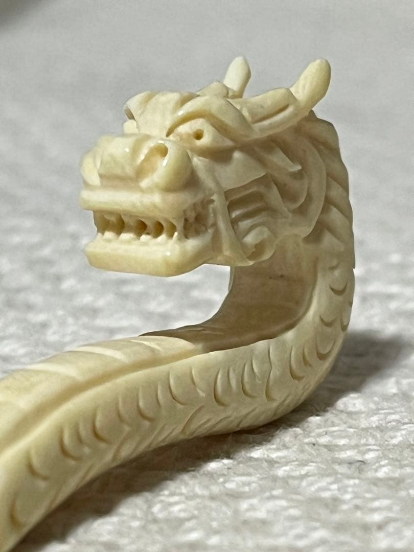 龍 ドラゴン 彫刻 根付 約6.5g アンティーク アイボリー 根付け フック