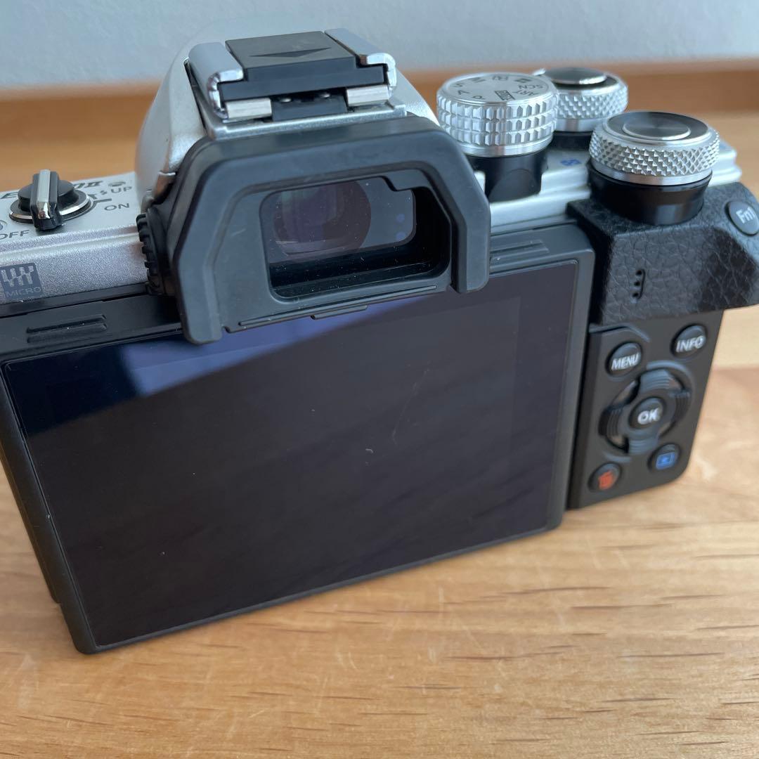 OLYMPUS E-M10 MarkII ダブルズームキット ショット数3331