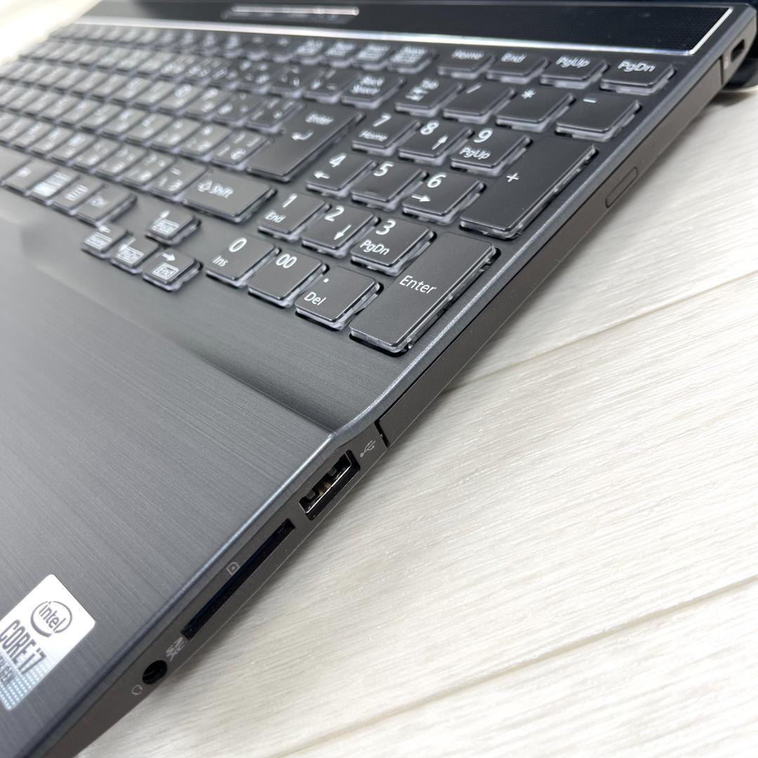 富士通 第10世代 i7 新品SSD512 メモリ16 オフィス ノートパソコン