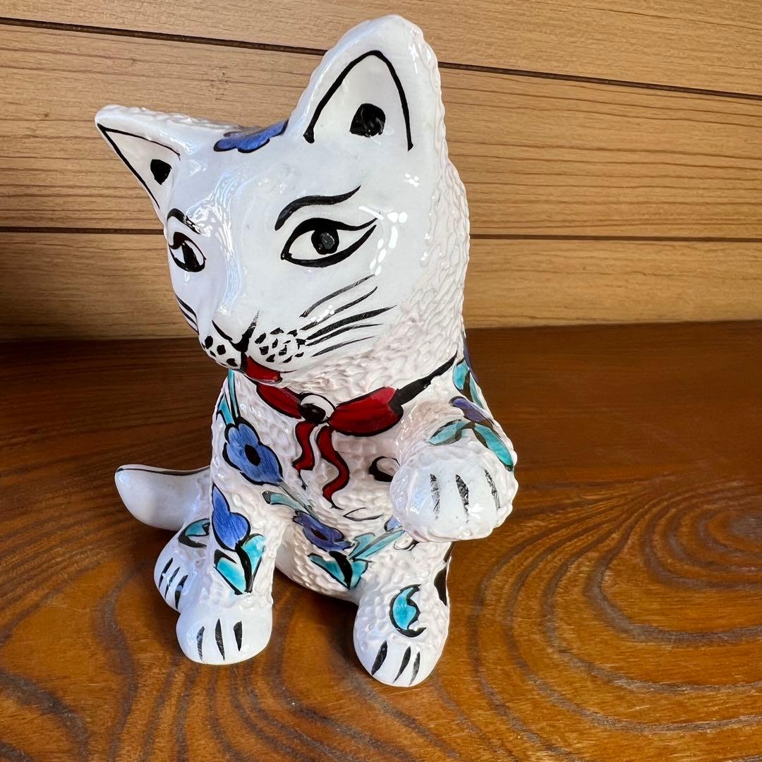 トルコ　キュタフヤ陶器　花柄招きねこ