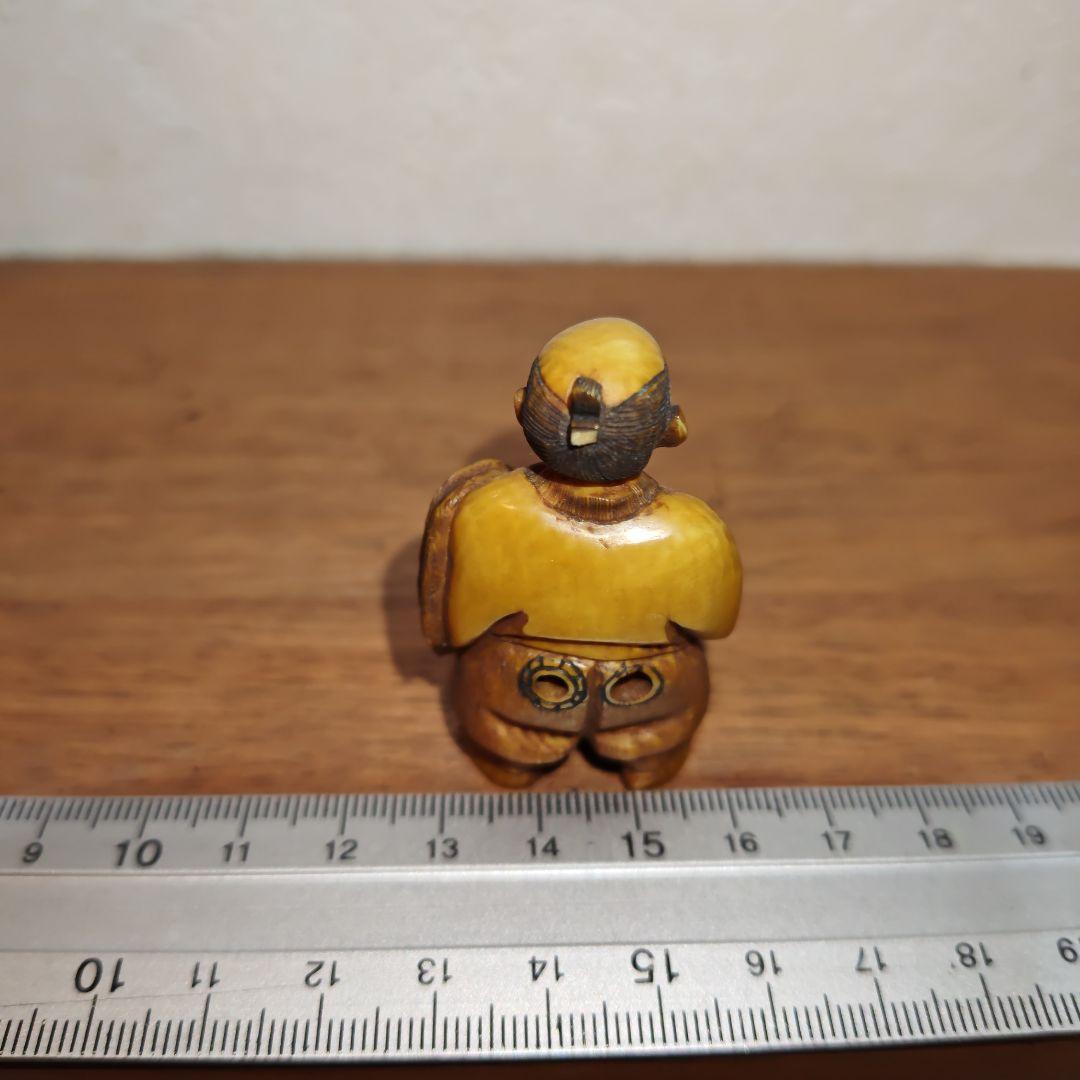 時代提物 人物根付 天然素材【翁と尾長鶏】高さ約5cm 重さ24ｇ 江戸の暮らし