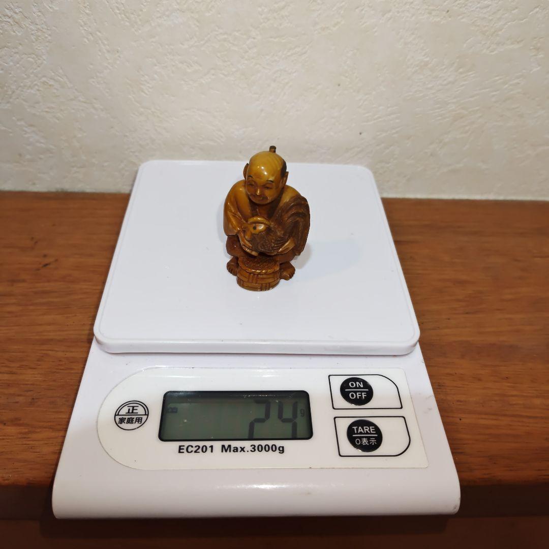 時代提物 人物根付 天然素材【翁と尾長鶏】高さ約5cm 重さ24ｇ 江戸の暮らし