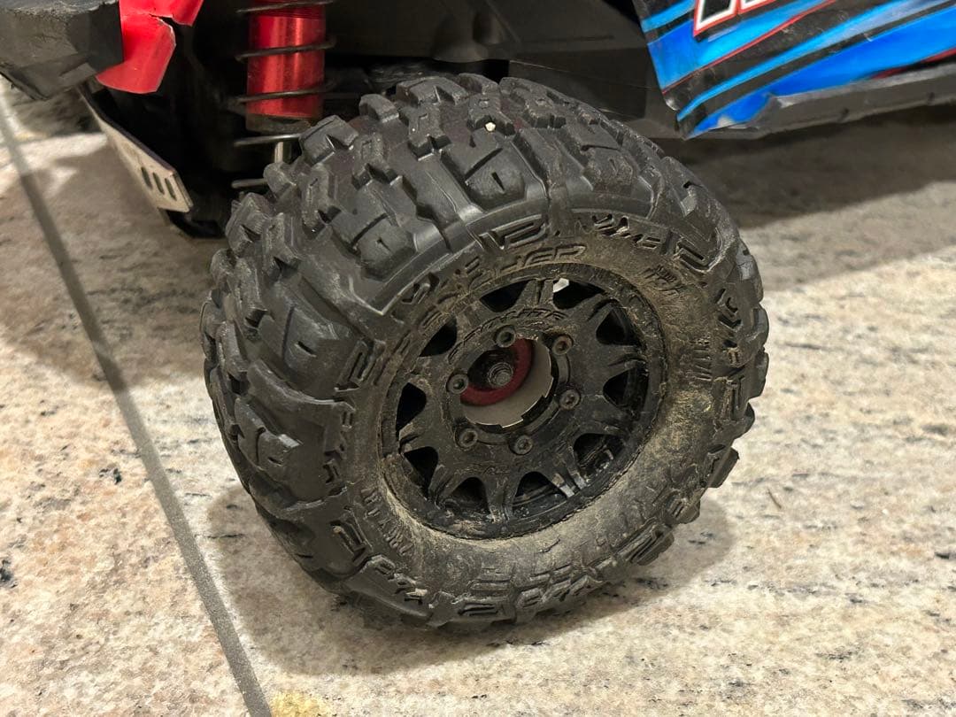 トラクサス　traxxas maxx モンスタートラック　ラジコン　プロライン