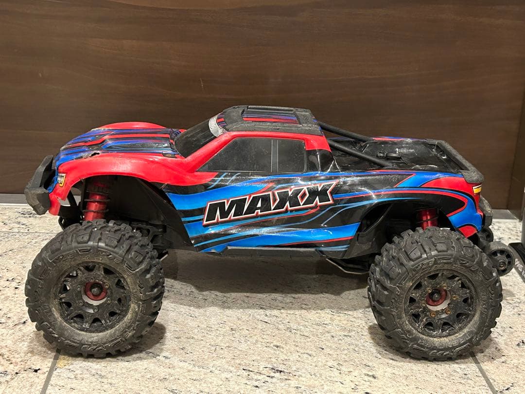 トラクサス　traxxas maxx モンスタートラック　ラジコン　プロライン