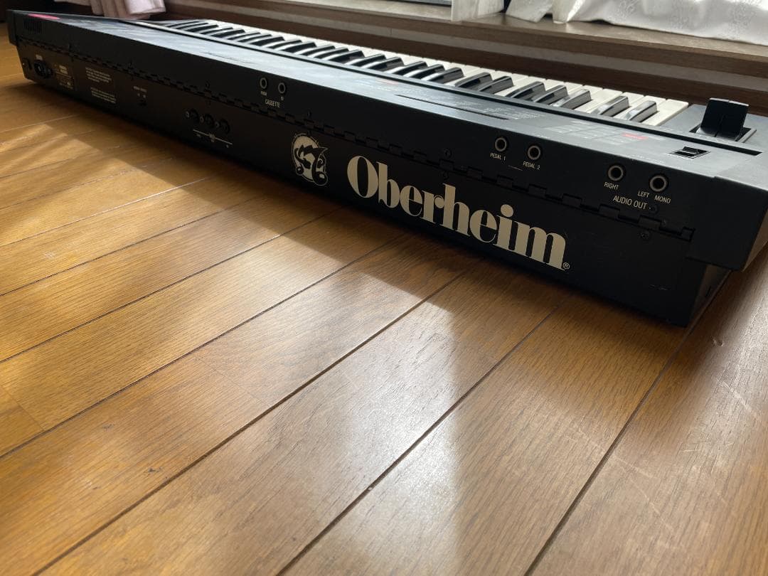 Oberheim M-6 シンセサイザー