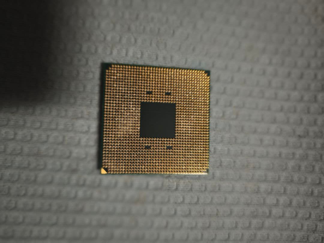 CPU,メモリ,マザーボード,無線LANカード(オマケ)の4点セットです。