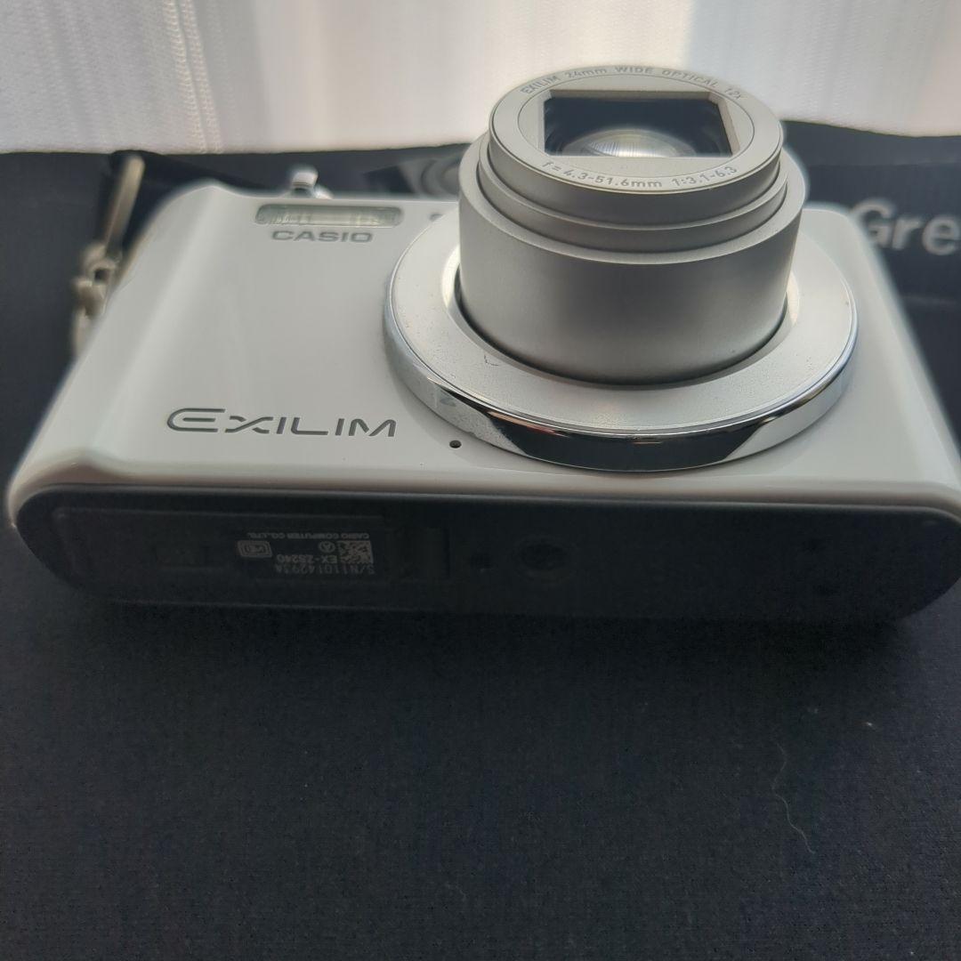 美品✨️ CASIO EXILIM EX-ZS240 デジカメ ホワイト 白