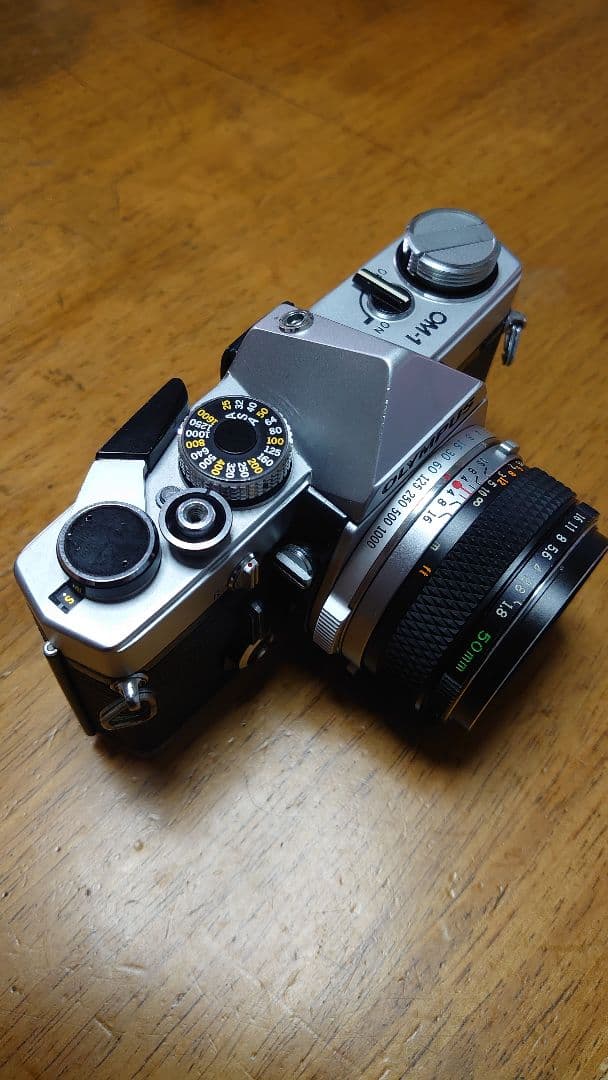 OLYMPUS OM-1 50mm F1.8レンズ付き
