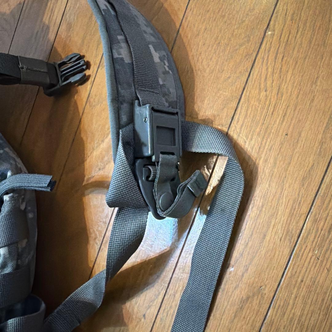 軍支給品　未使用品　使用感ゼロ　本物アサルトパック MOLLEⅡ