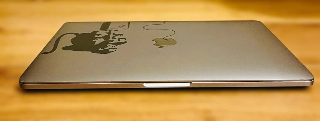 MacBook Pro 2020 i7 32GB 4TB USキー