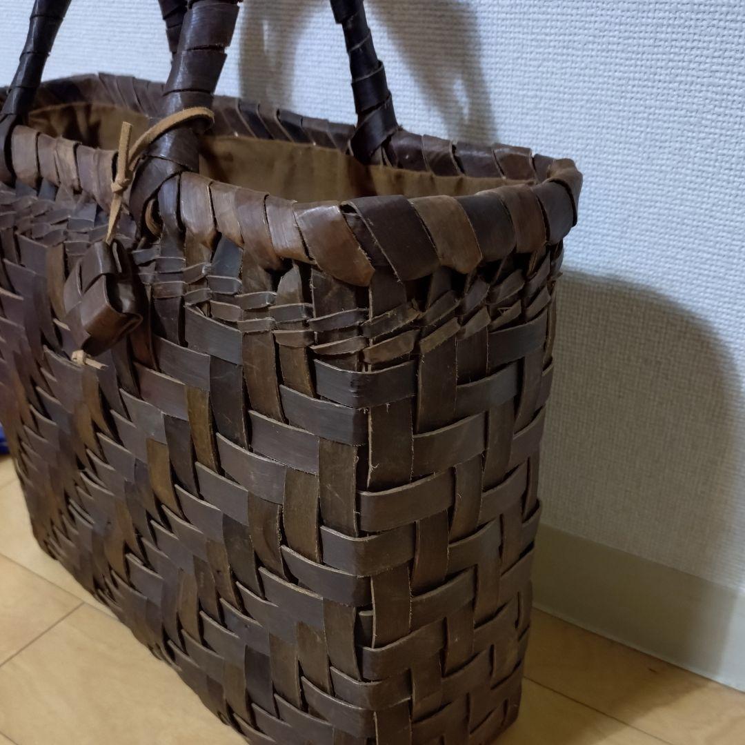 ブラウン編み込みかごバッグ