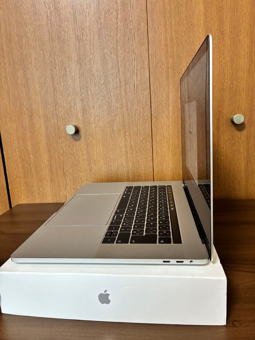 Apple MacBook Pro 15インチ スペースグレー