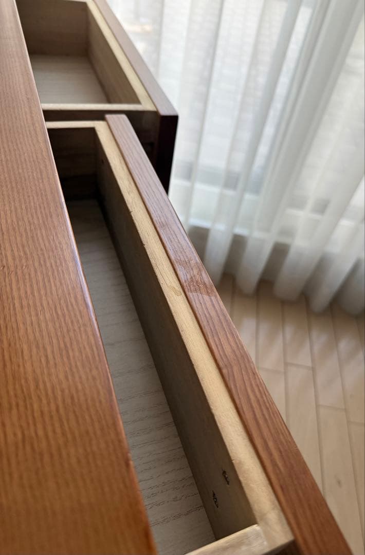 木製のデスク　引出し2箇所